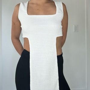 White small crop top can fit medium